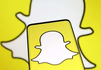 Image for Snap's revenue growth slowest in over a year as competition, ad platform glitch hurt (Aug 5)
