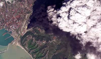 Image for Fire after Ukrainian attack at Russia's Tuapse refinery hits air quality