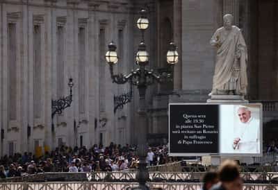 Image for Pope Francis spent final day working, despite doctors' orders