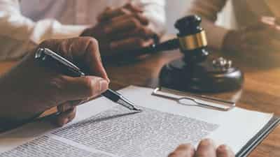 Image for How to Sue a Company for Negligence: Factors to Consider