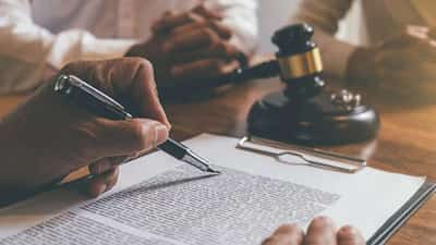 Image for How to Sue a Company for Negligence: Factors to Consider