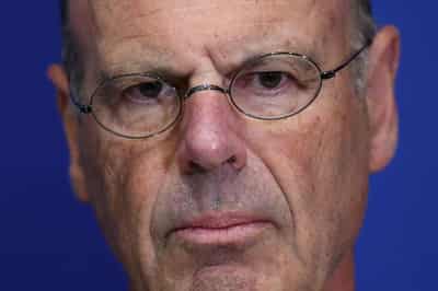 Image for France plunges back into crisis after PM Bayrou's confidence-vote backfires
