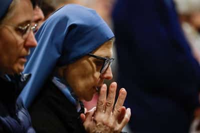 Image for Pope Francis remains in critical condition, Vatican says