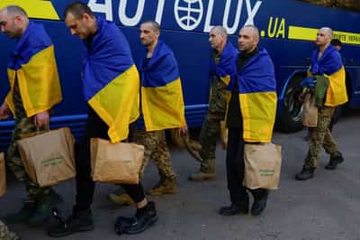 Image for Russia and Ukraine swap 307 soldiers on second day of POW exchange