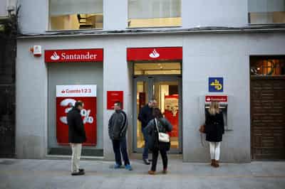 Image for Thousands of Spanish bank staff strike to demand pay rise, union says