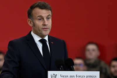 Image for Macron says Trump tariff threat over Greenland unacceptable