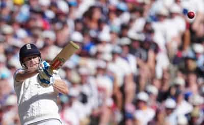 Image for Cricket-England beat Australia by four wickets in Melbourne for drought-breaking win