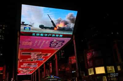 Image for Taiwan sees only warships and warplanes as China talks peace with opposition