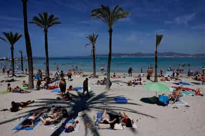 Image for International tourist spending in Europe seen up 11% this year, report says