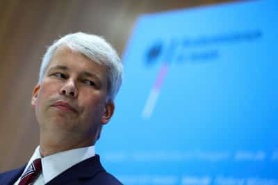 Image for German minister wants to tie Deutsche Bahn bonuses to meeting targets
