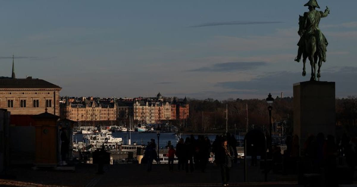 Sweden to halve monthly public transport pass prices ahead of election