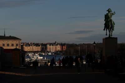 Image for Sweden to halve monthly public transport pass prices ahead of election