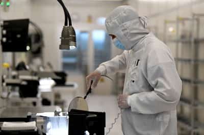 Image for German economy ministry spokesperson: concerned about chip supply chain difficulties