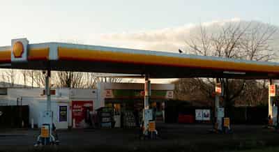 Image for Shell cuts gas production outlook, citing Middle East conflict