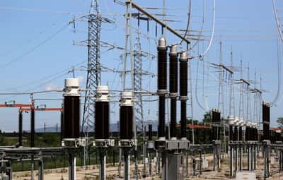Image for Spain's grid operator blames power plants for blackout, disputes miscalculation