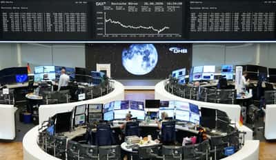 Image for Morning Bid: Markets swivel on tech, Mideast angst