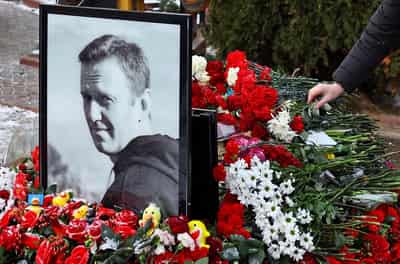 Image for Kremlin rejects claim it poisoned Navalny with dart frog toxin, widow says truth is out