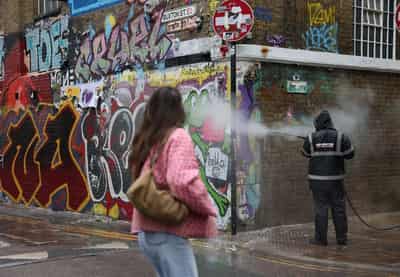 Image for Young women in UK face more strangulation and violent threats, says charity