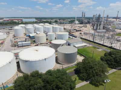 Image for Americas have glut of heavy oil due to freight squeeze; Asia, Europe scramble for barrels