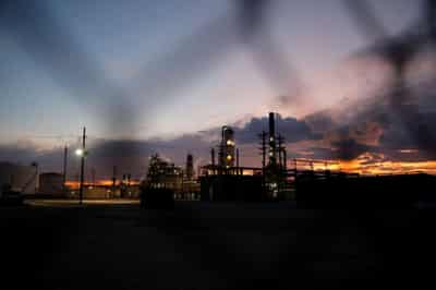 Image for Oil bounces back but recovery stunted by European lockdowns, U.S. stock build