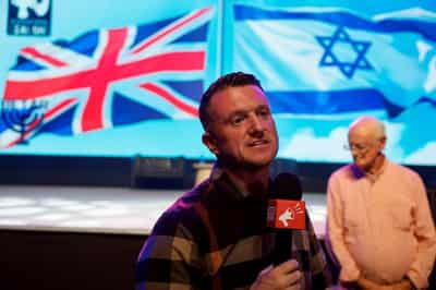 Image for UK's Tommy Robinson questions Nigel Farage's credibility, sees Reform win