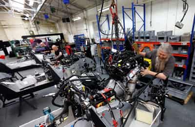 Image for UK manufacturing PMI rises to highest since August 2024