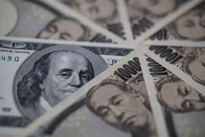 Image for Dollar climbs to fresh 20-year high on yen, tests 2-year peak on euro