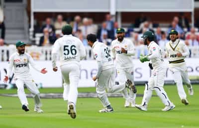 Image for Cricket-Abbas gives Pakistan slight edge as England battle back at Lord's