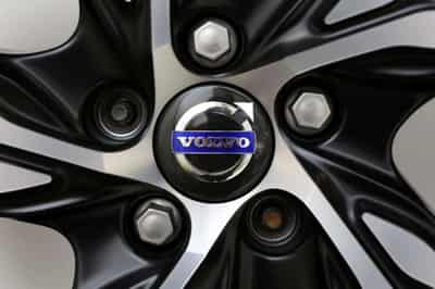 Image for Daimler, Volvo seek huge cuts in hydrogen fuel cell costs by 2027