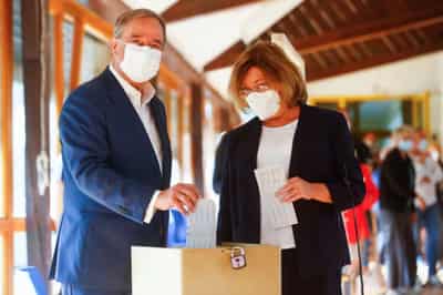 Image for German conservative candidate makes voting blunder on election day