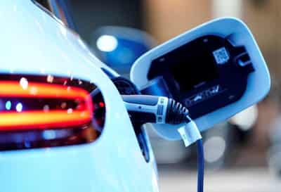 Image for Daimler aims to be ready for an all-electric car market by 2030