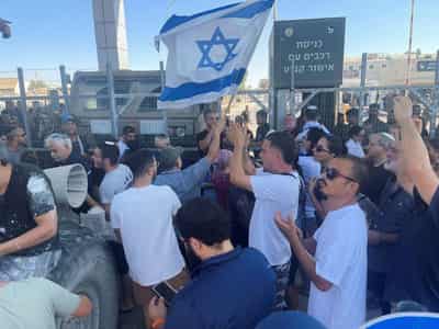 Image for Israel drops charges against soldiers accused of abusing Gaza detainee