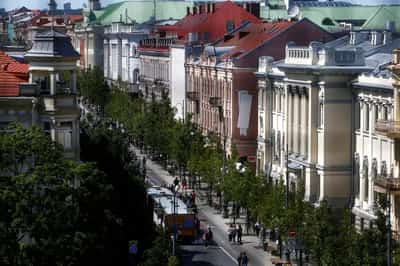 Image for Lithuania's Vilnius airport reopens after disruption from smugglers' balloons