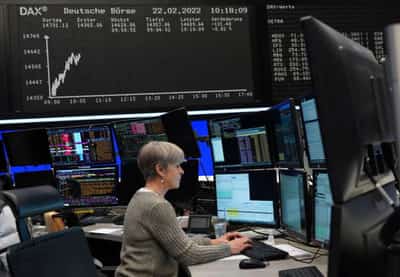 Image for Oil soars, stocks fall as Russia, Ukraine fears intensify