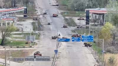 Image for People in Russian-occupied Ukrainian town risk 'road of death' to get food