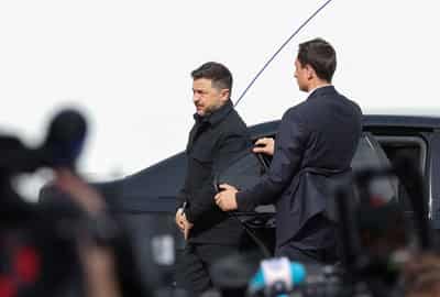 Image for Hungary returns seized cash and gold to Ukraine's Oschadbank, Zelenskiy says