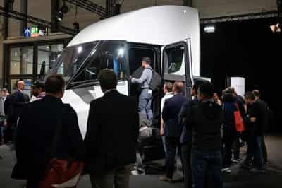 Image for Einride forecasts faster growth, adds 500 Tesla Semi trucks to fleet