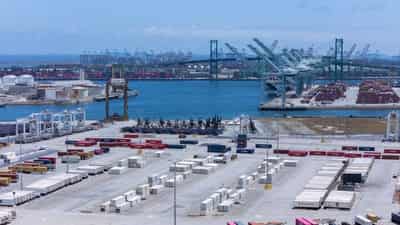 Image for Morning Bid: No 'best offers' yet as tariff deadline looms