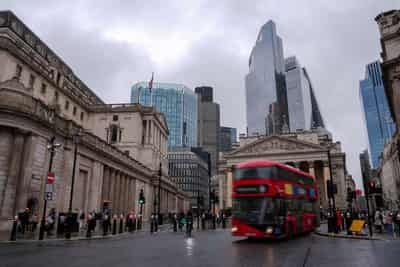 Image for Bank of England votes narrowly to hold rates but signals reduction ahead