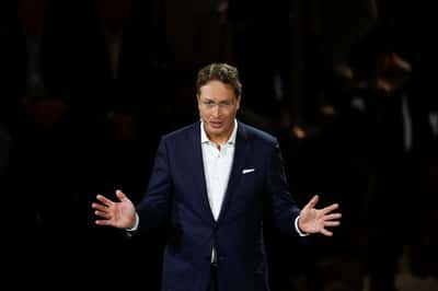 Image for Under pressure over China backers, Mercedes CEO pledges to defend US business
