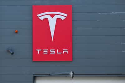 Image for Tesla to invest $250 million in battery plant outside Berlin
