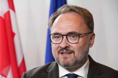 Image for EU sticks to 2028 Russian gas exit after talks with US energy chief