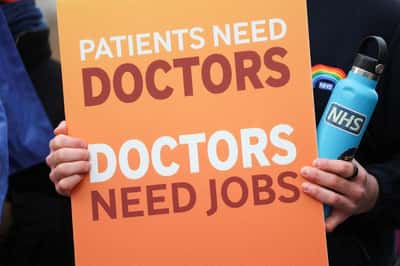 Image for UK doctors' union calls off planned strikes, set to hold referendum