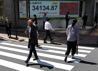 Image for Japanese investors sell most German bonds since 2014 in April