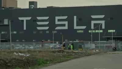 Image for Exclusive-Tesla puts brake on Shanghai land buy as U.S.-China tensions weigh &#8211; sources