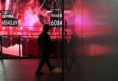 Image for Asia stocks edge higher, oil up amid Gulf confusion
