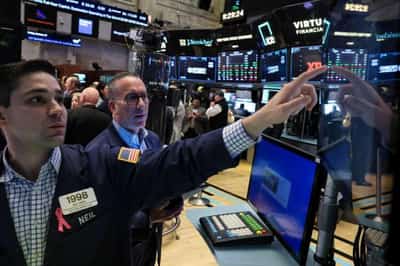 Image for Analysis-Central banks’ big pause spurs bruised bond investors to double down