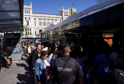 Image for Iberia power cut leaves people trapped in lifts and trains, or stocking up at supermarkets