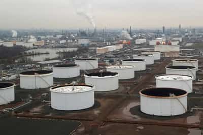 Image for Oil edges back towards 7-week low after resilient US jobs data