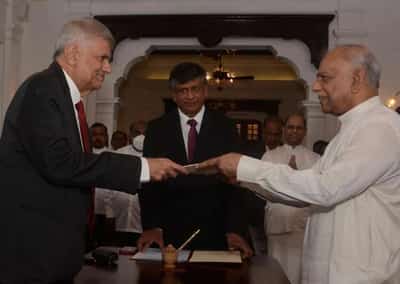 Image for Sri Lankan security forces raid protest camp as new leaders sworn in